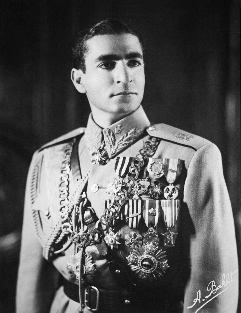 Irán, el petróleo y el imperio: del golpe de 1953 al ocaso de la hegemonía estadounidense young shah